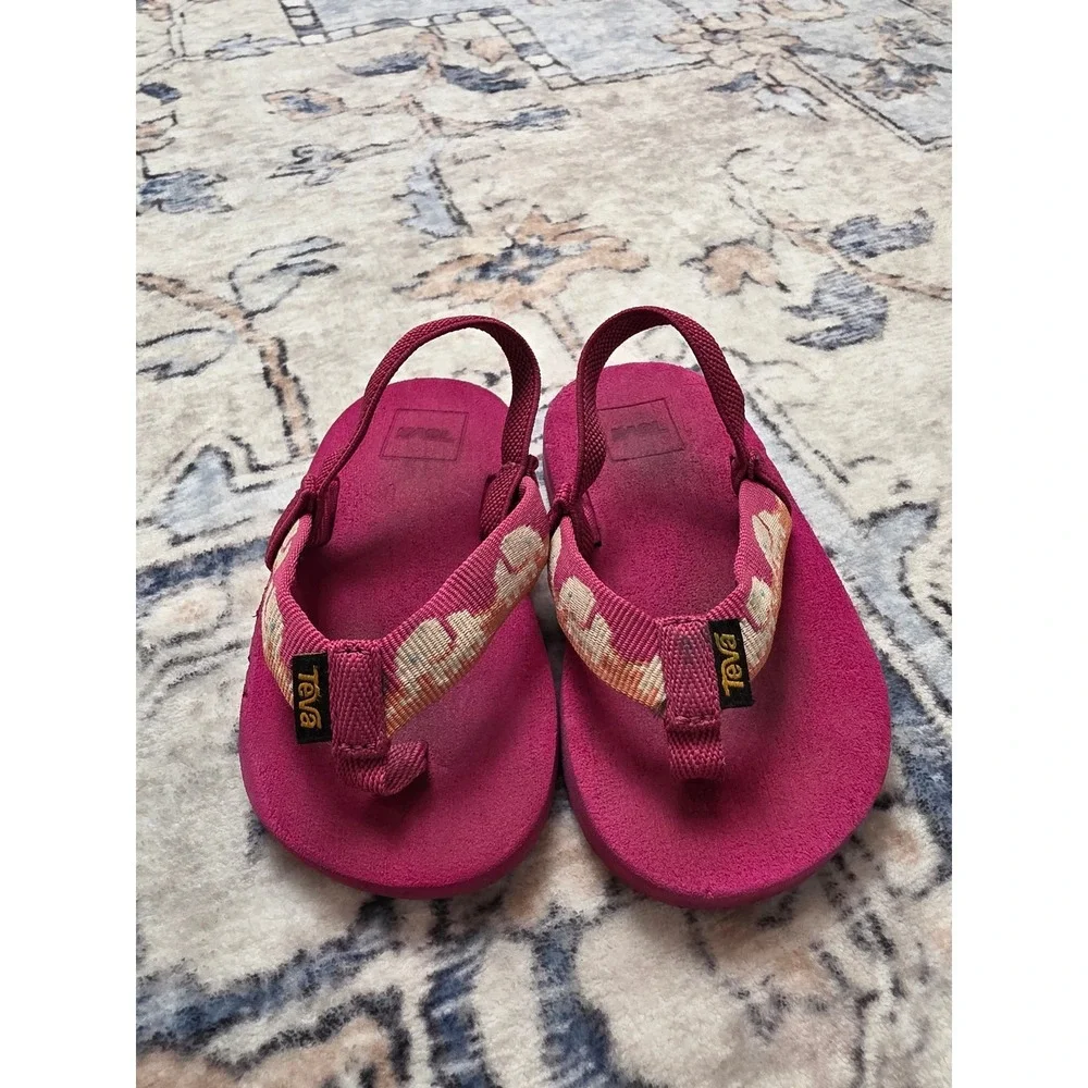 Teva Mush II Toddler Size 6 Elephant Strap Elastic Back Heel Strap Sandals